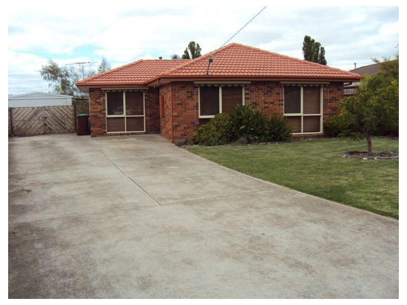 24 Taddor Drive, Cranbourne VIC 3977