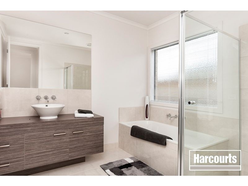 4 Evesham Street, Cranbourne VIC 3977