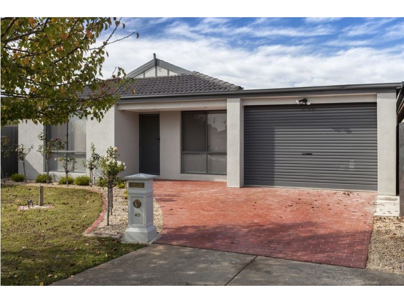 40 Bellbrae Crescent, Cranbourne VIC 3977