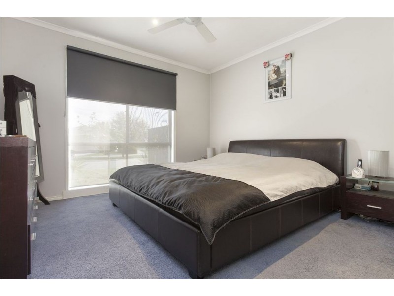 40 Bellbrae Crescent, Cranbourne VIC 3977