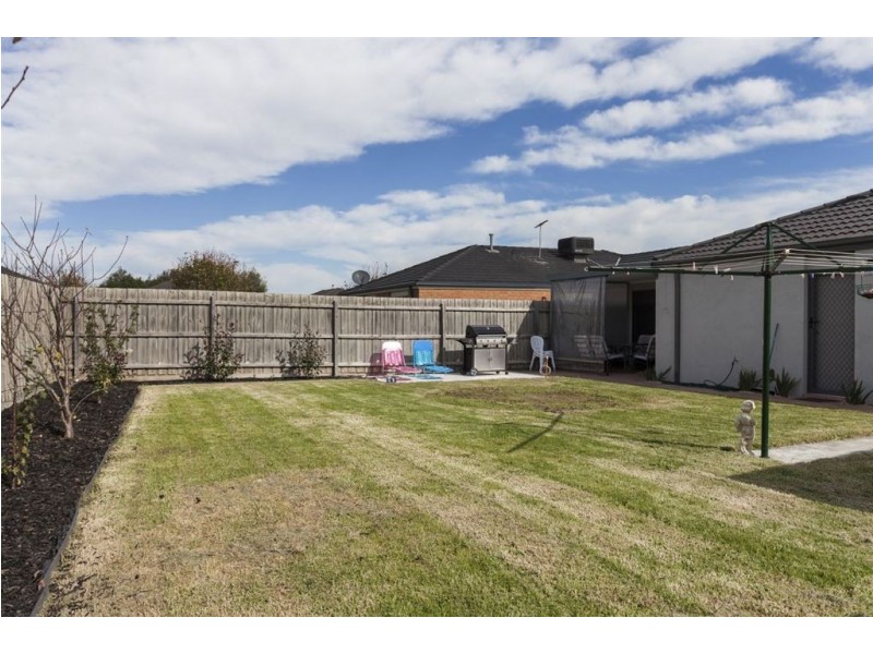 40 Bellbrae Crescent, Cranbourne VIC 3977