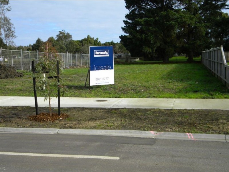 27 Duce Street, Cranbourne East VIC 3977