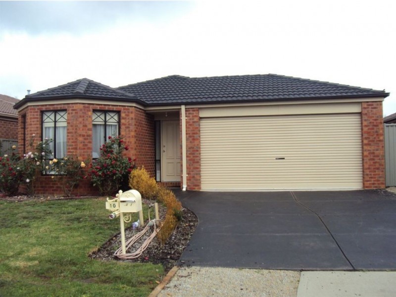 10 Greenaway Tce, Cranbourne VIC 3977