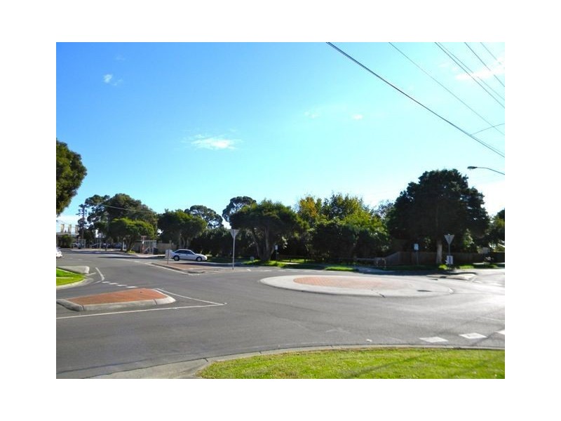 7 and 9 Lyall Street, Cranbourne VIC 3977