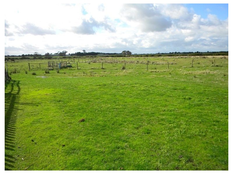 5 Tooradin Esplanade, Tooradin VIC 3980