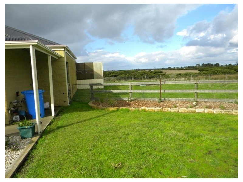 5 Tooradin Esplanade, Tooradin VIC 3980