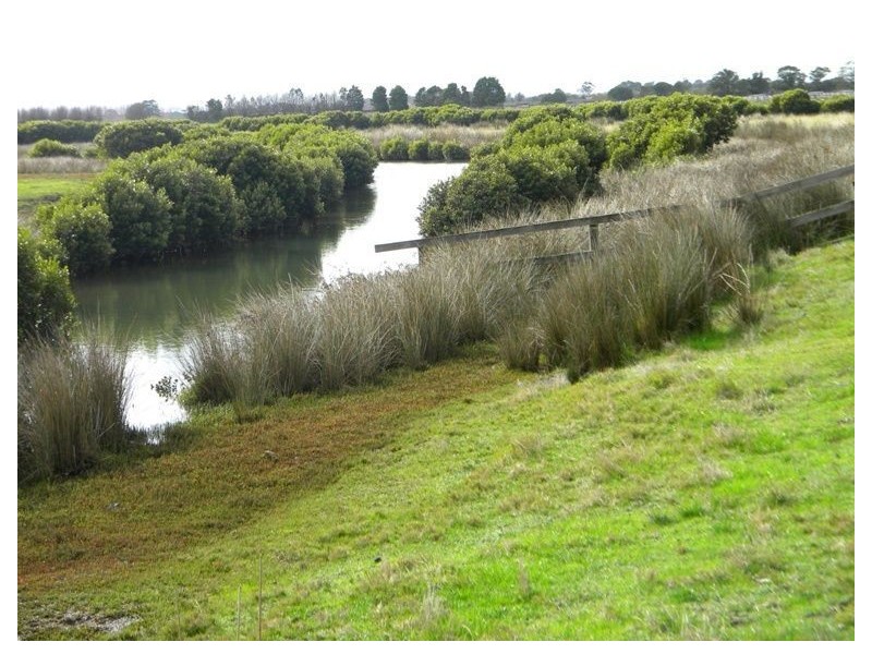 5 Tooradin Esplanade, Tooradin VIC 3980