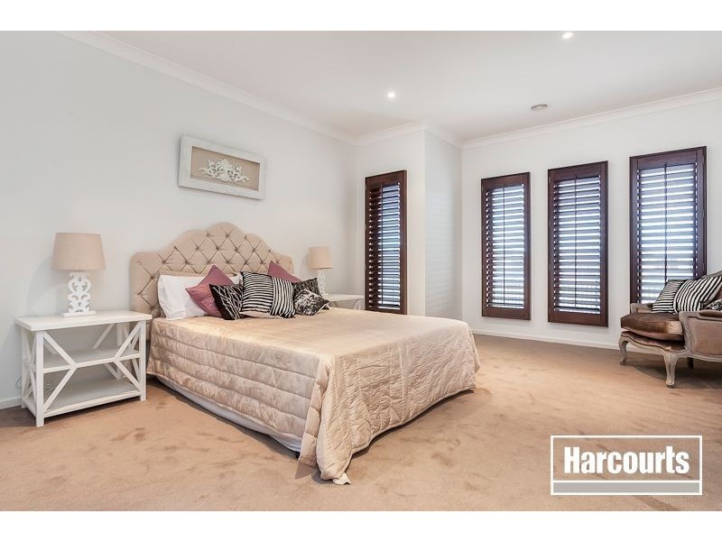34 Mountainview Boulevard, Cranbourne VIC 3977