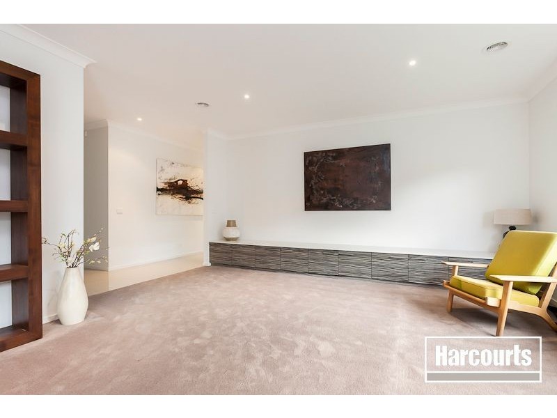 34 Mountainview Boulevard, Cranbourne VIC 3977