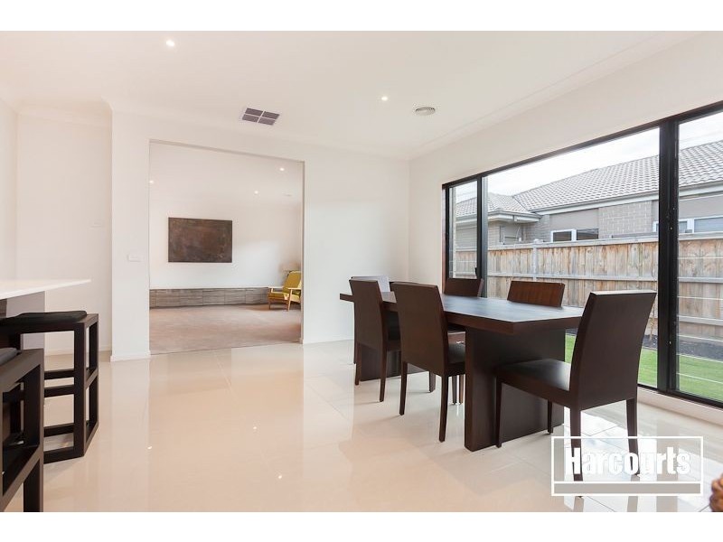 34 Mountainview Boulevard, Cranbourne VIC 3977