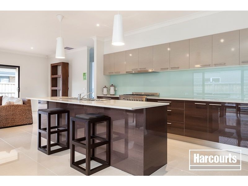 34 Mountainview Boulevard, Cranbourne VIC 3977