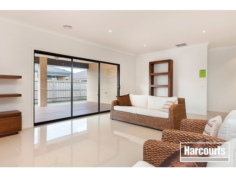 34 Mountainview Boulevard, Cranbourne VIC 3977