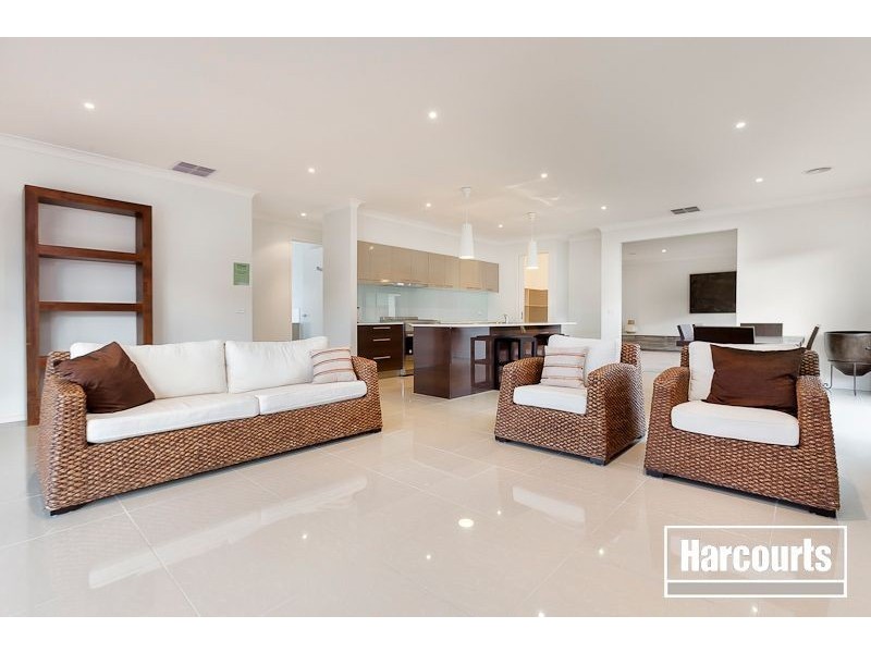 34 Mountainview Boulevard, Cranbourne VIC 3977