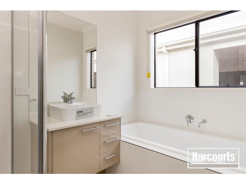 34 Mountainview Boulevard, Cranbourne VIC 3977