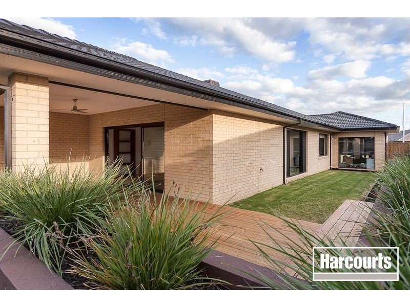 34 Mountainview Boulevard, Cranbourne VIC 3977