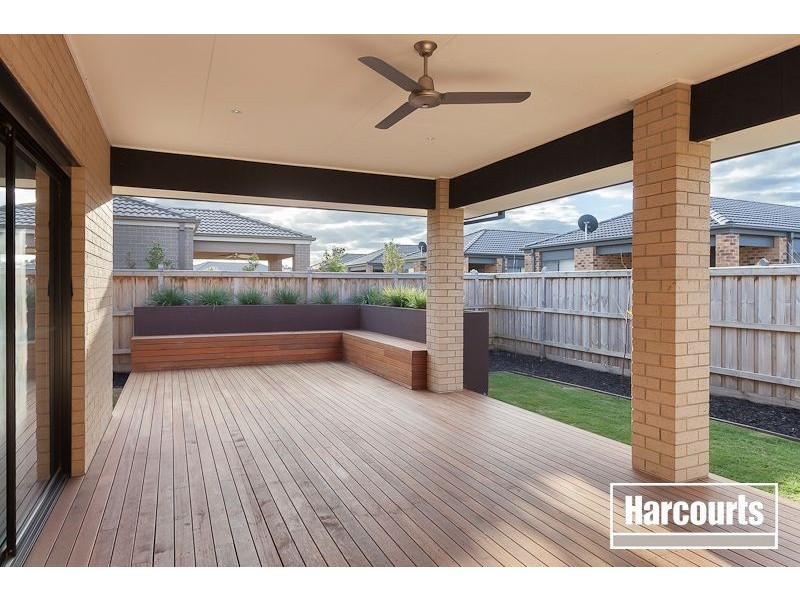 34 Mountainview Boulevard, Cranbourne VIC 3977