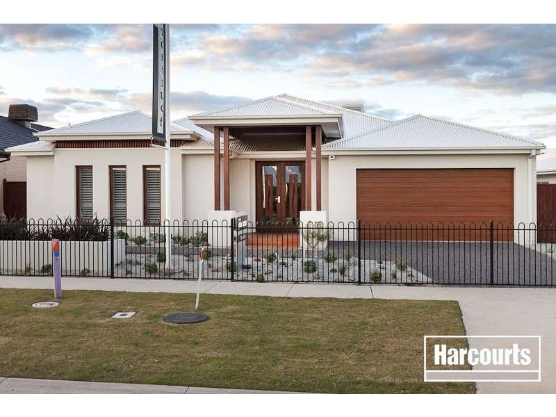 36 Mountainview Boulevard, Cranbourne VIC 3977