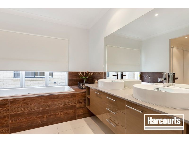 36 Mountainview Boulevard, Cranbourne VIC 3977