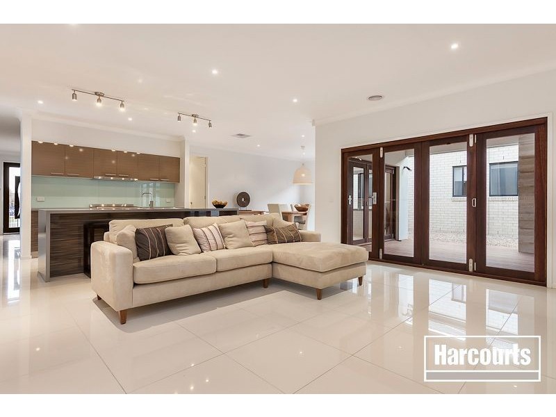 36 Mountainview Boulevard, Cranbourne VIC 3977