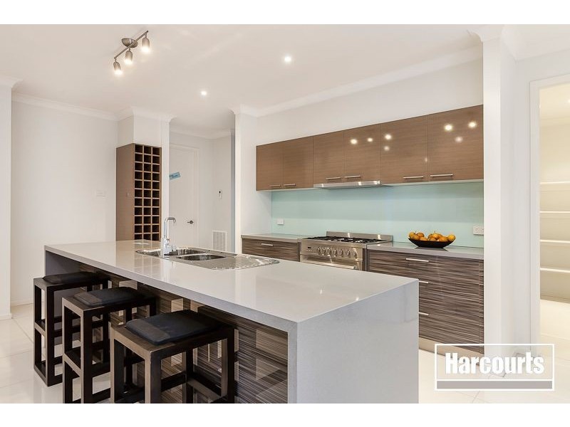 36 Mountainview Boulevard, Cranbourne VIC 3977