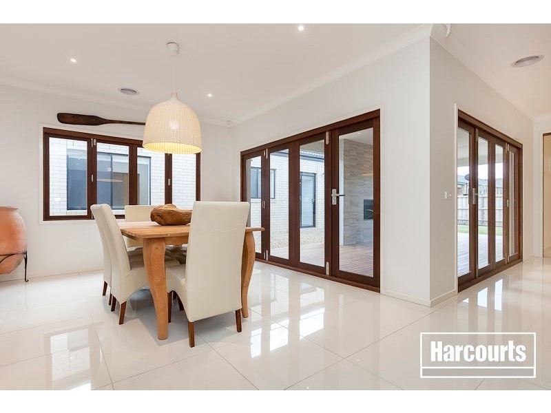 36 Mountainview Boulevard, Cranbourne VIC 3977