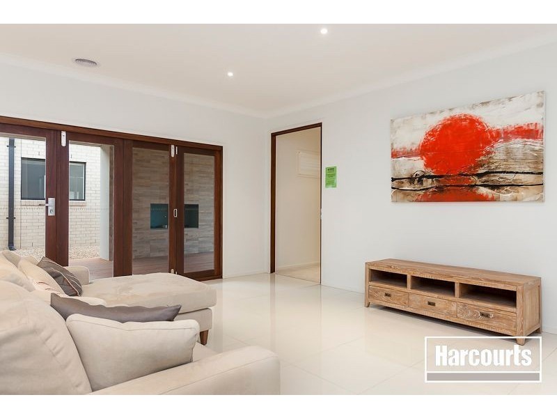 36 Mountainview Boulevard, Cranbourne VIC 3977