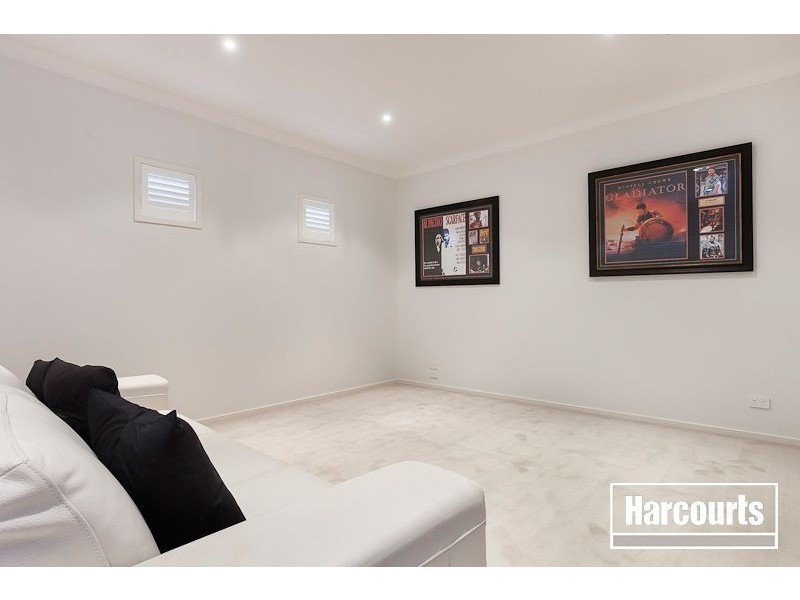 36 Mountainview Boulevard, Cranbourne VIC 3977