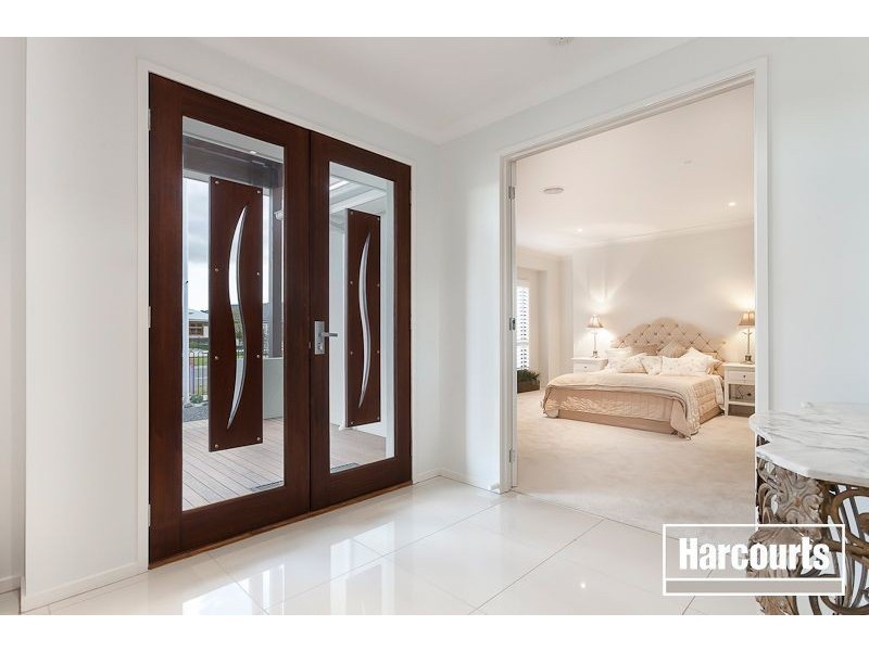 36 Mountainview Boulevard, Cranbourne VIC 3977