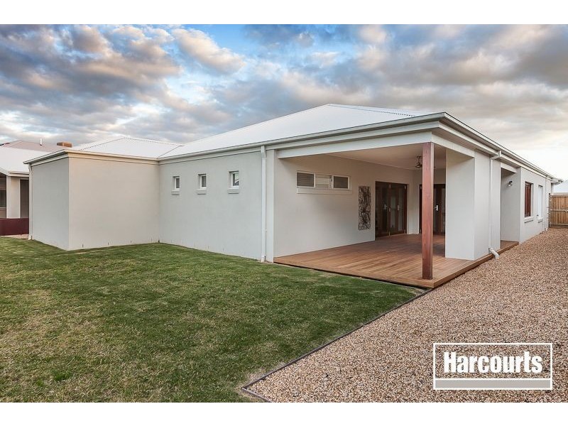 36 Mountainview Boulevard, Cranbourne VIC 3977