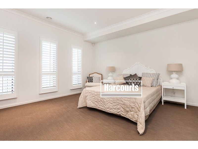 38 Mountainview Boulevard, Cranbourne VIC 3977