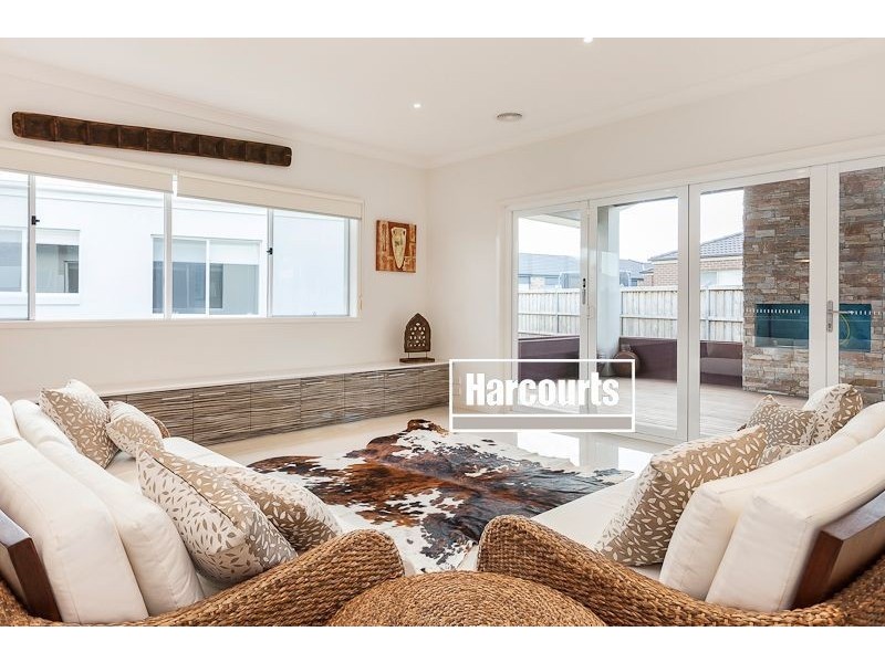 38 Mountainview Boulevard, Cranbourne VIC 3977