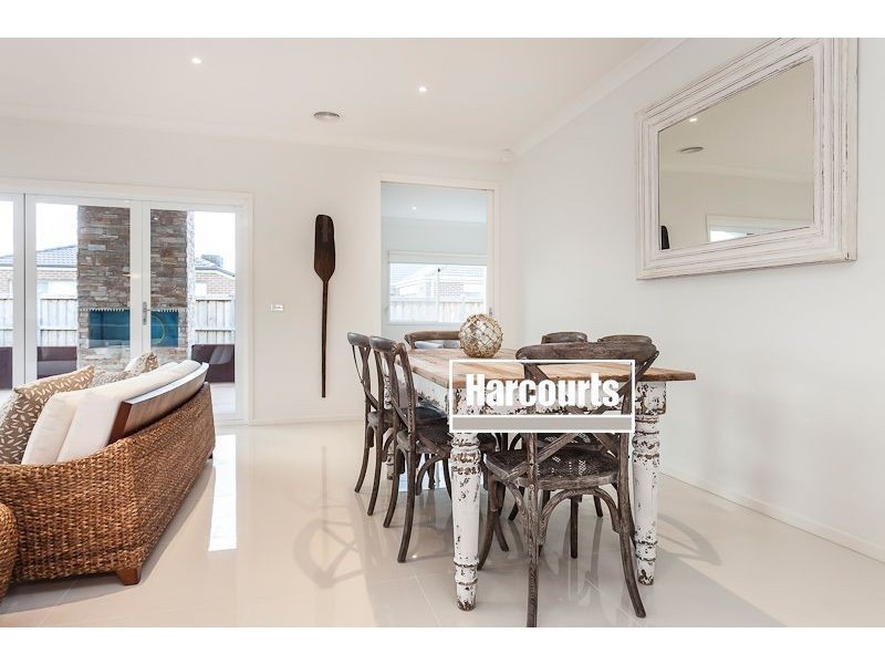 38 Mountainview Boulevard, Cranbourne VIC 3977