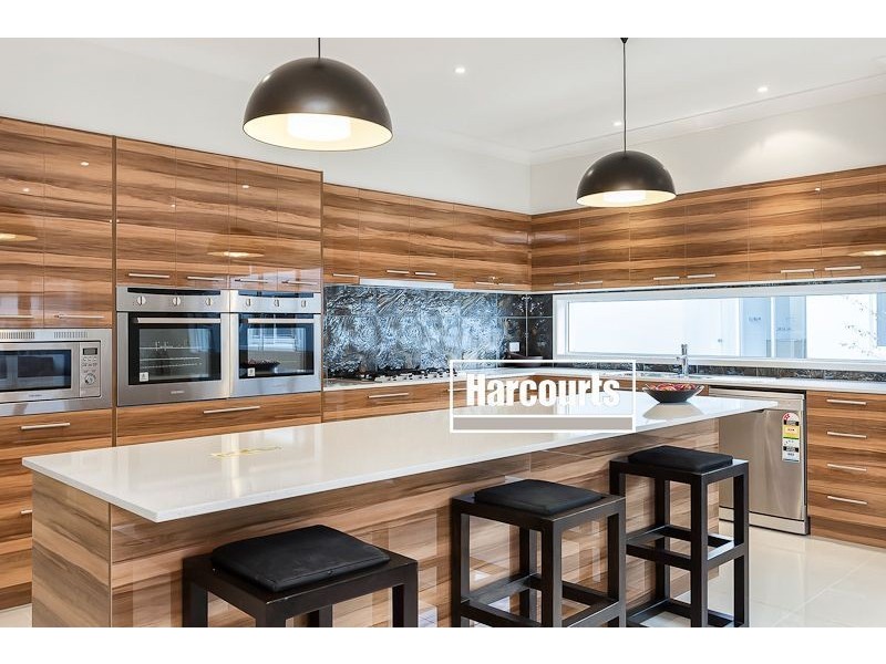 38 Mountainview Boulevard, Cranbourne VIC 3977