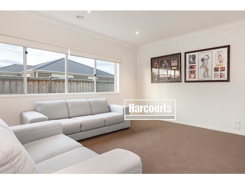 38 Mountainview Boulevard, Cranbourne VIC 3977