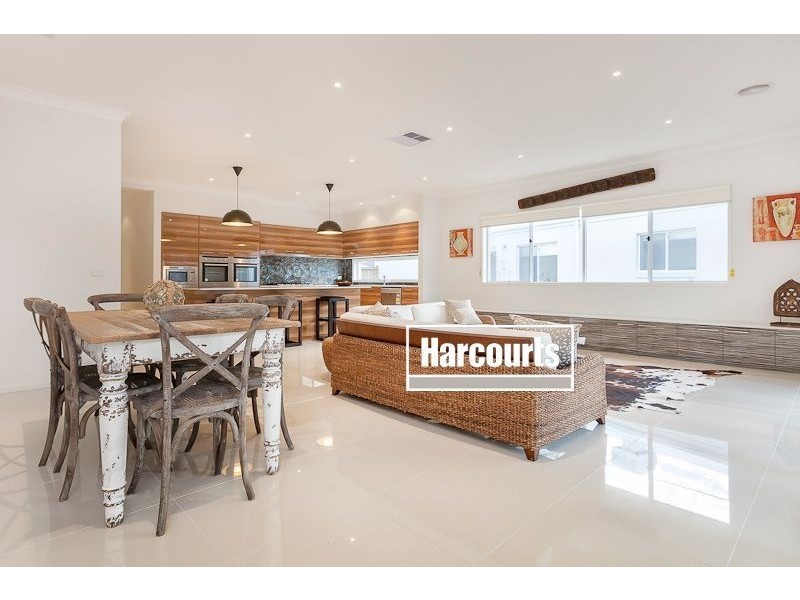 38 Mountainview Boulevard, Cranbourne VIC 3977