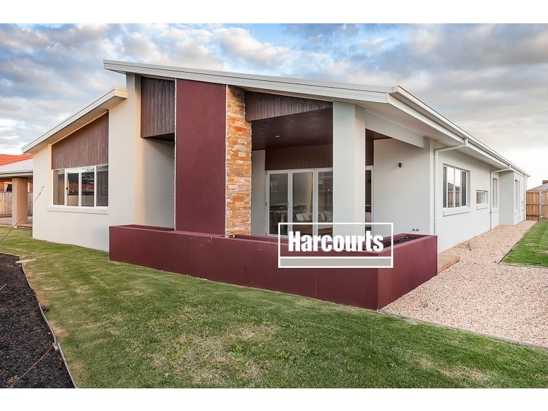 38 Mountainview Boulevard, Cranbourne VIC 3977