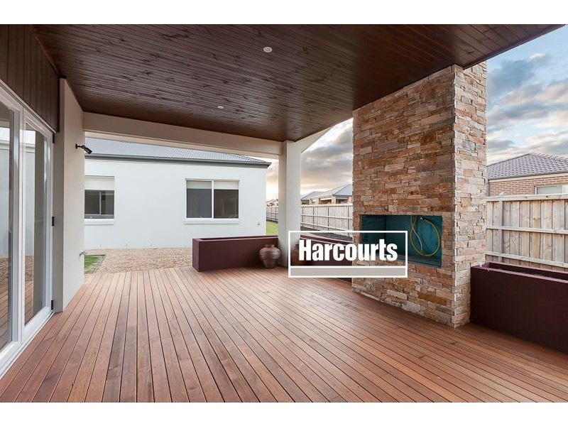 38 Mountainview Boulevard, Cranbourne VIC 3977