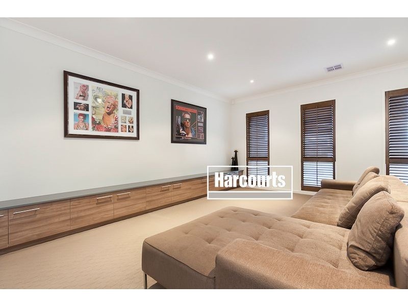 40 Mountainview Boulevard, Cranbourne VIC 3977