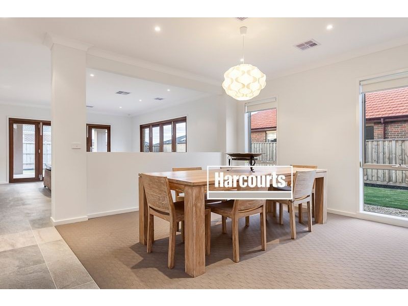 40 Mountainview Boulevard, Cranbourne VIC 3977
