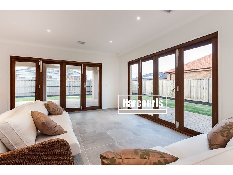 40 Mountainview Boulevard, Cranbourne VIC 3977