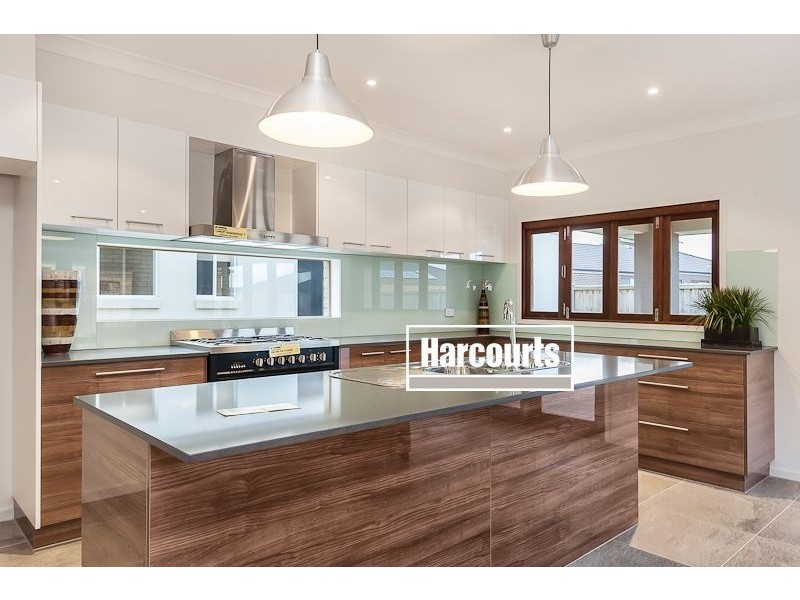 40 Mountainview Boulevard, Cranbourne VIC 3977