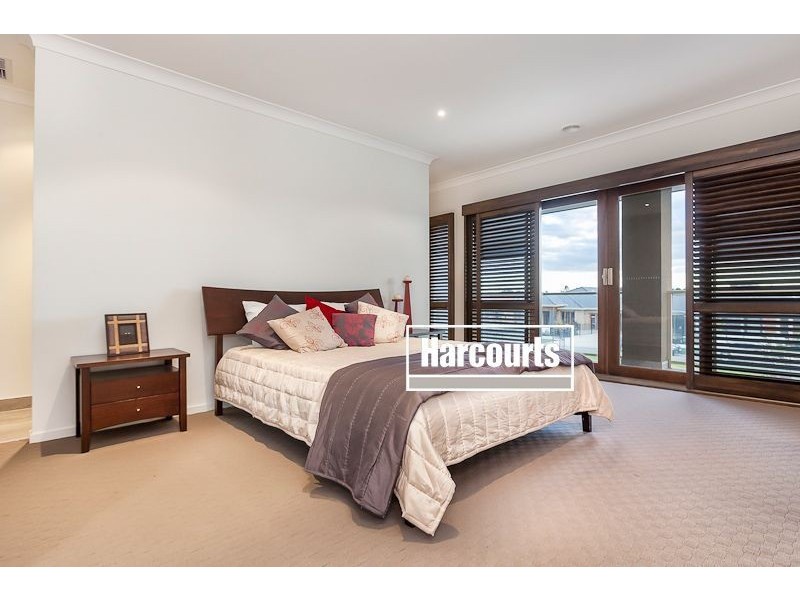 40 Mountainview Boulevard, Cranbourne VIC 3977