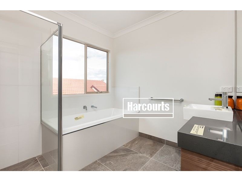 40 Mountainview Boulevard, Cranbourne VIC 3977