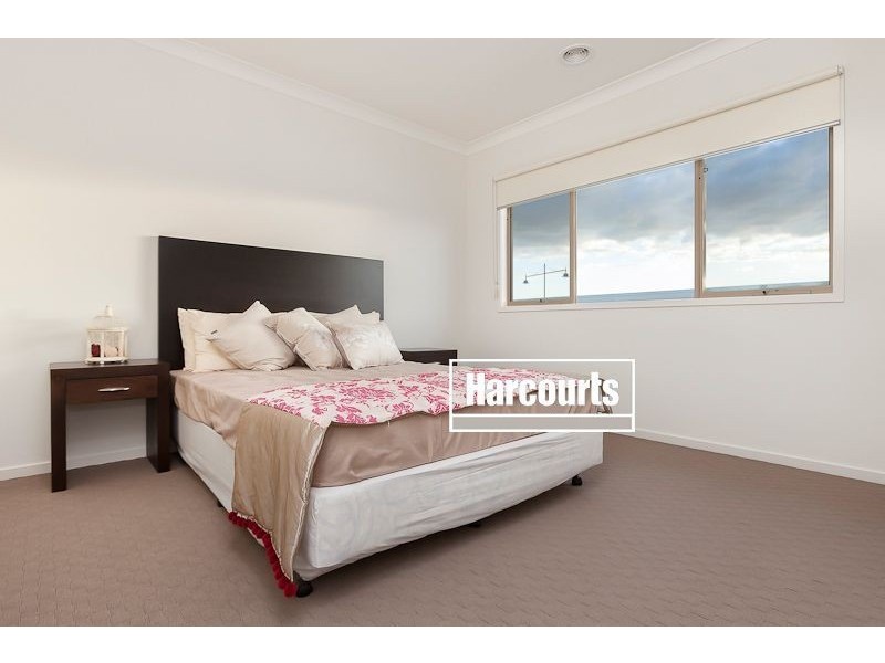 40 Mountainview Boulevard, Cranbourne VIC 3977