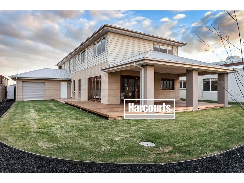 40 Mountainview Boulevard, Cranbourne VIC 3977