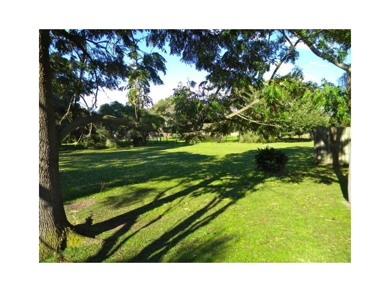 2 Garden Street, Cranbourne East VIC 3977