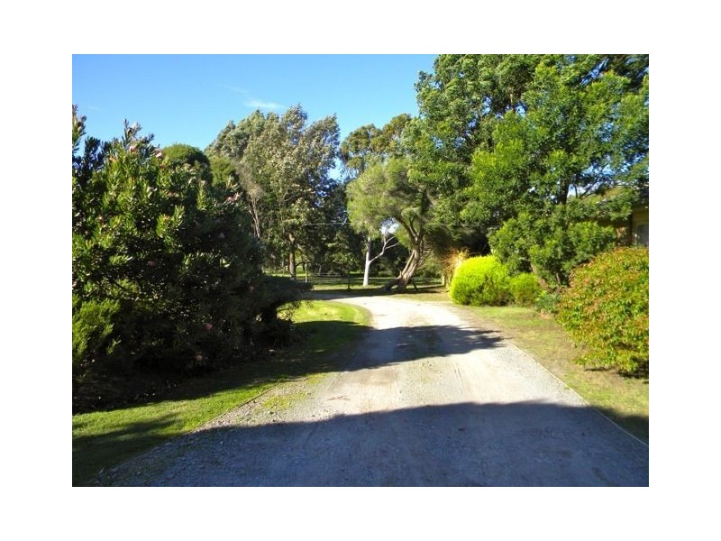 2 Garden Street, Cranbourne East VIC 3977