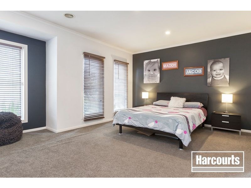 12 Horsham Drive, Cranbourne East VIC 3977