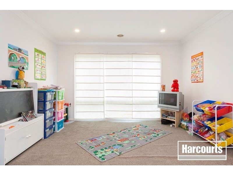 12 Horsham Drive, Cranbourne East VIC 3977