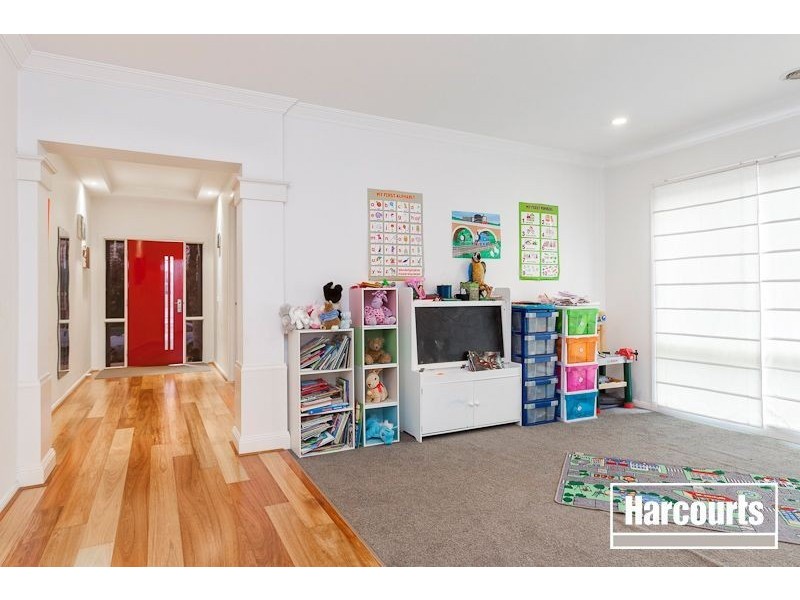 12 Horsham Drive, Cranbourne East VIC 3977